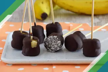 Brochetas de plátano con chocolate