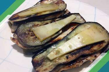 Libritos de berenjena, pollo y queso